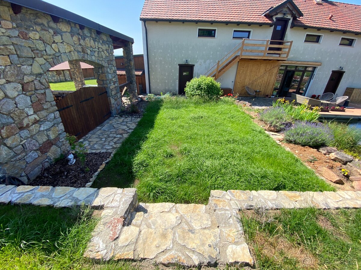 Sekání trávy, údržba zahrad - 12