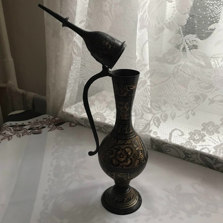 Černé tepané karafy, váza a vintage - 12