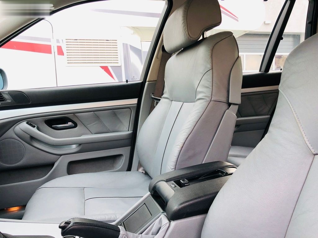 BMW ŘADA 5, E39 540I - 12