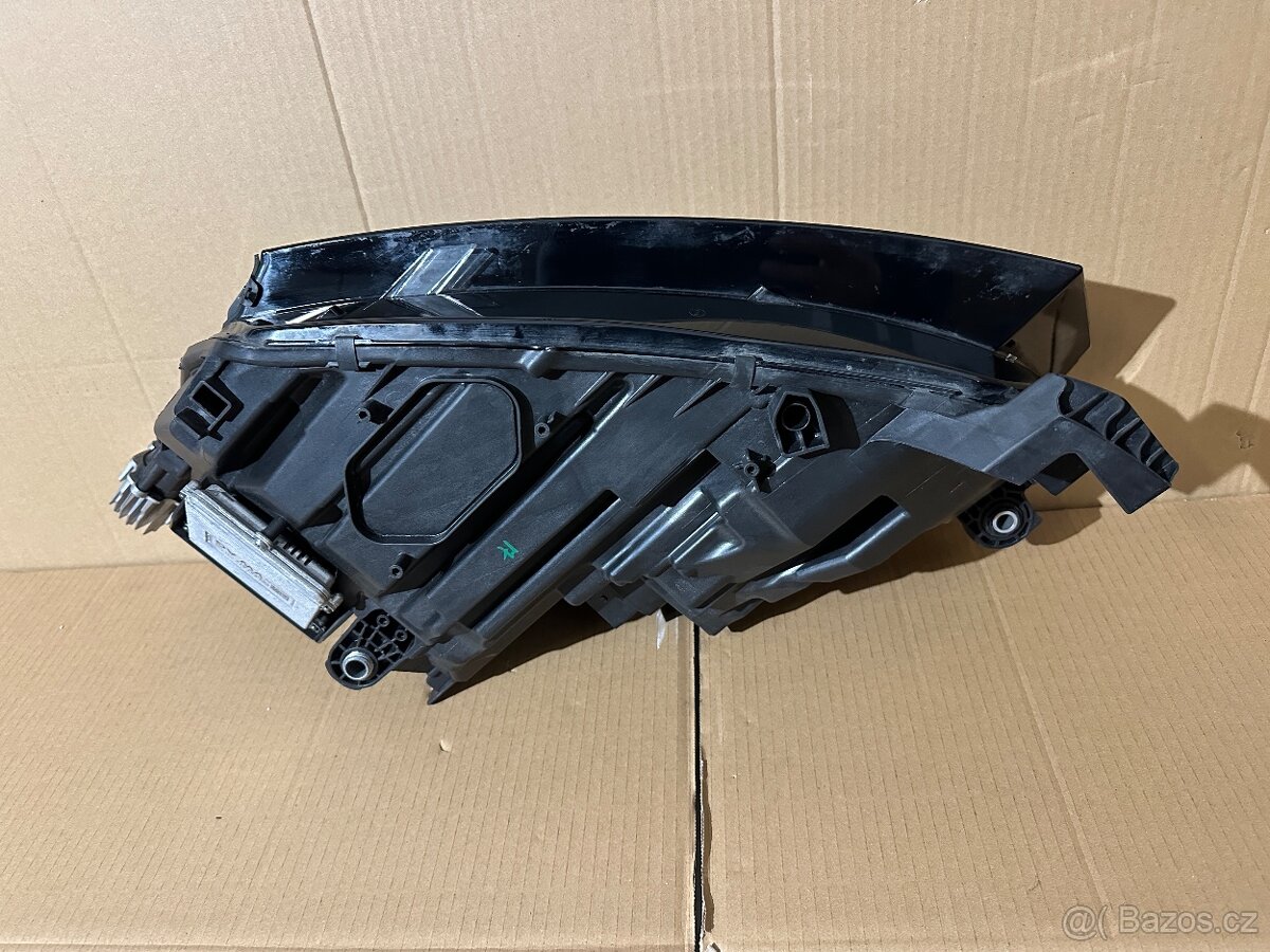 Škoda Octavia 4 pravý full led - 12