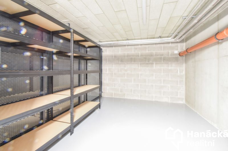 Pronájem podkrovního bytu 2+kk, ul. Rejskova, Olomouc - 12