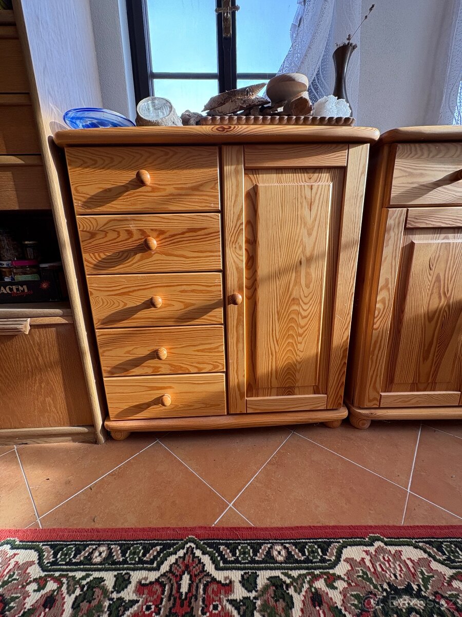 Prodám komody,skříně,kuchyň,botník,rohové sezení z masivu - 12