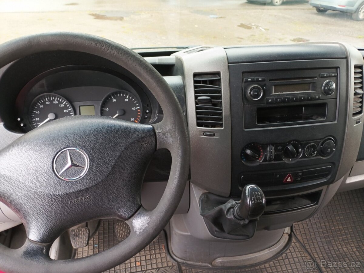 Mercedes-Benz Sprinter - 12