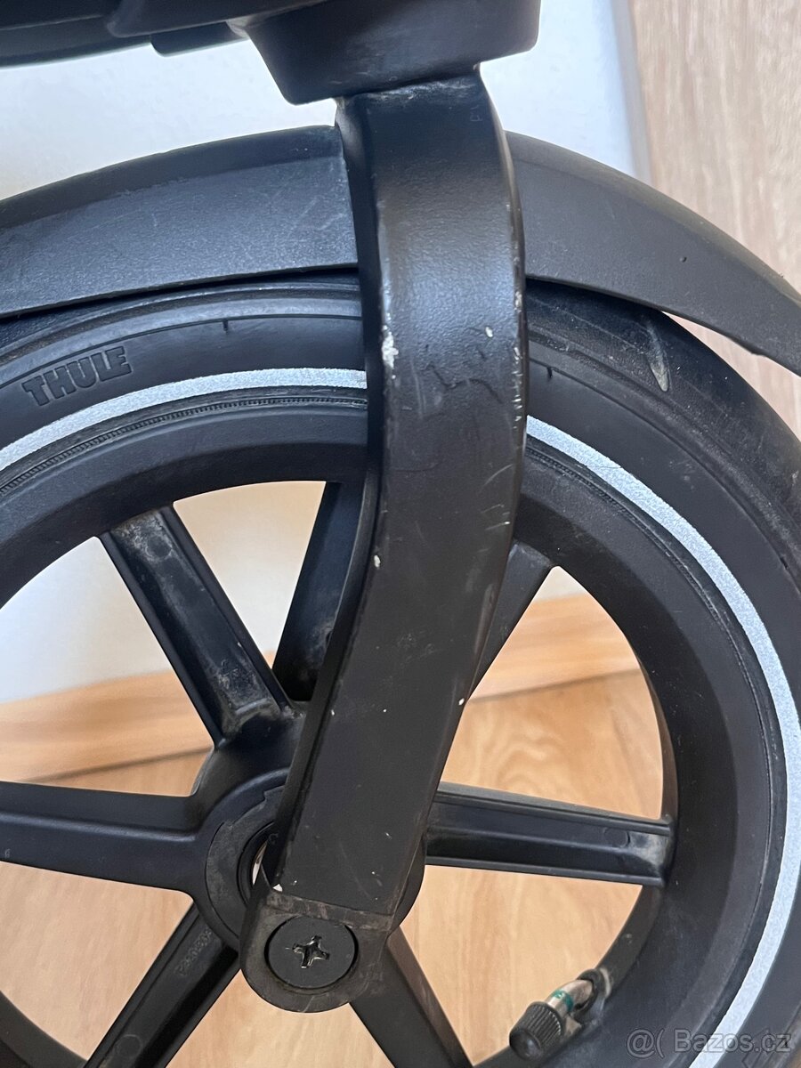 Thule Urban Glide 2 + korba a příslušenství - cena k jednání - 12