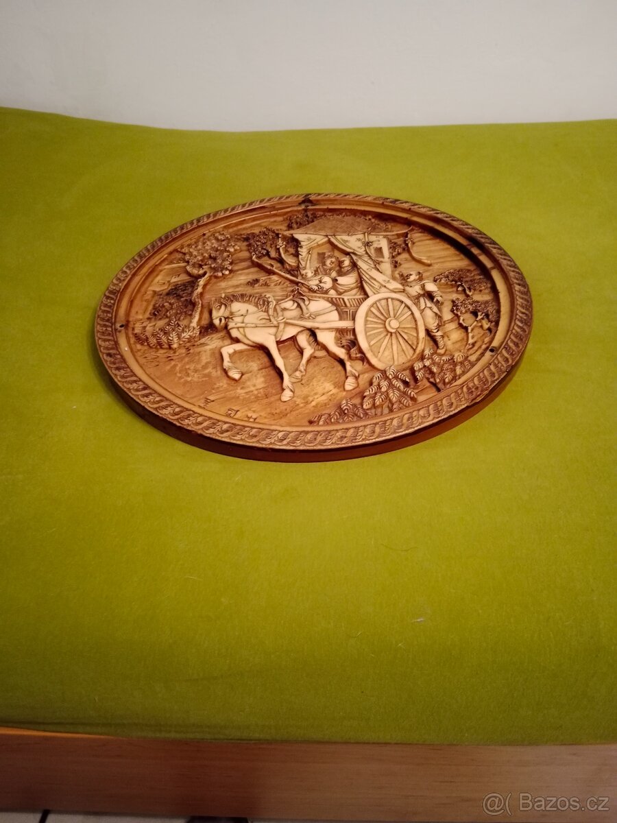 Stolek japonský historizující vyřezávaný sleva na 3990 - 12