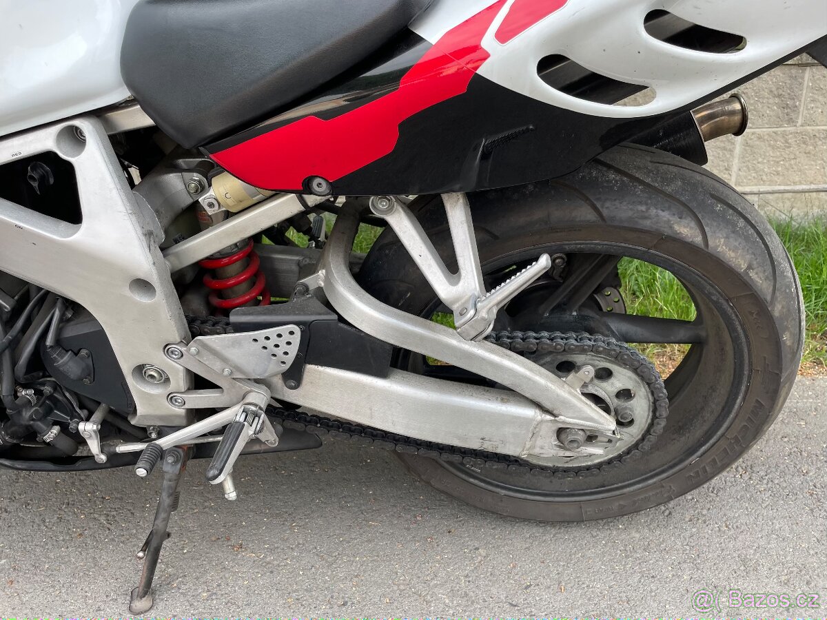 Honda CBR 900 RR - 12