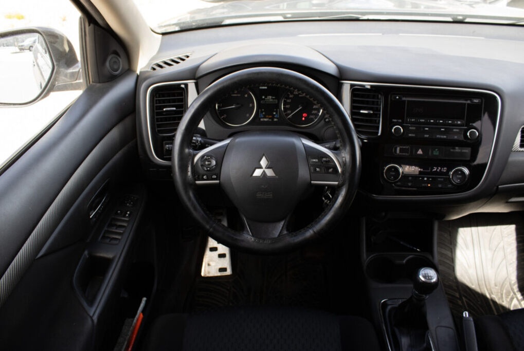 Mitsubishi Outlander z roku 2012 - 12