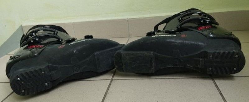 Běžky Rossignol (červené), hůlky a sjezdové boty nadměrná ve - 12