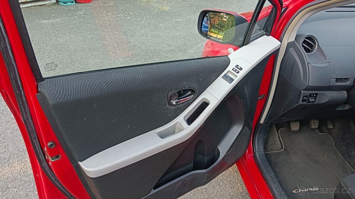 Daihatsu Charade 1.3I 73 KW - 12