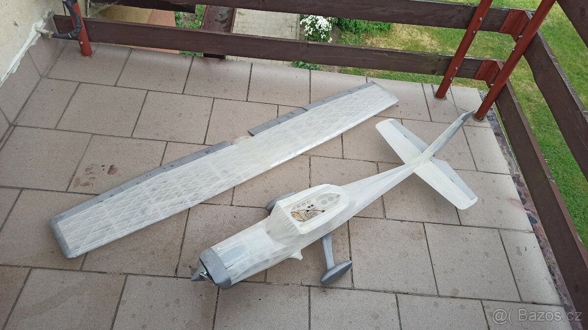 Edge a Cessna RC - 12