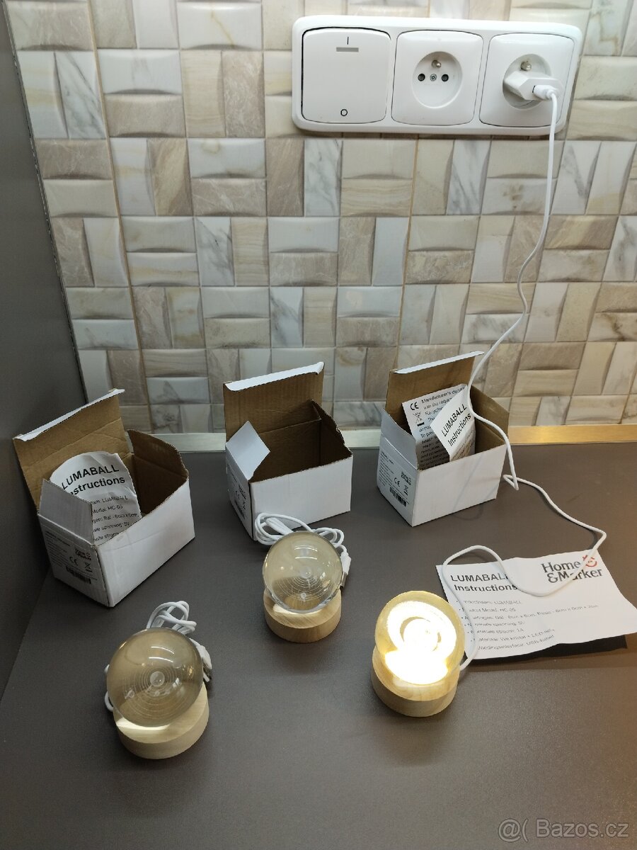 Lampička s křišťálové koule - 12