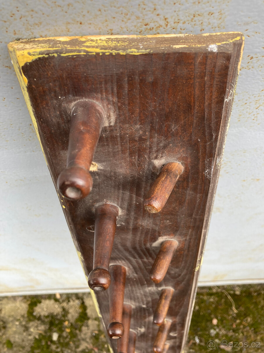 Věšák dřevěný nástěnný starožitný za 400 kč - 12