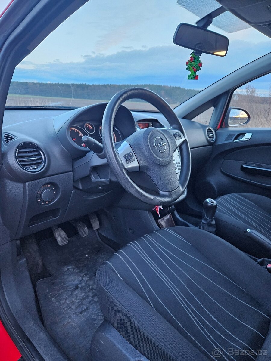 Opel Corsa D 1.4 benzín - 12