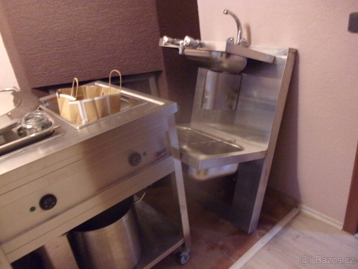 NEREZOVÁ PROFESIONÁLNÍ KUCHYNĚ - 12