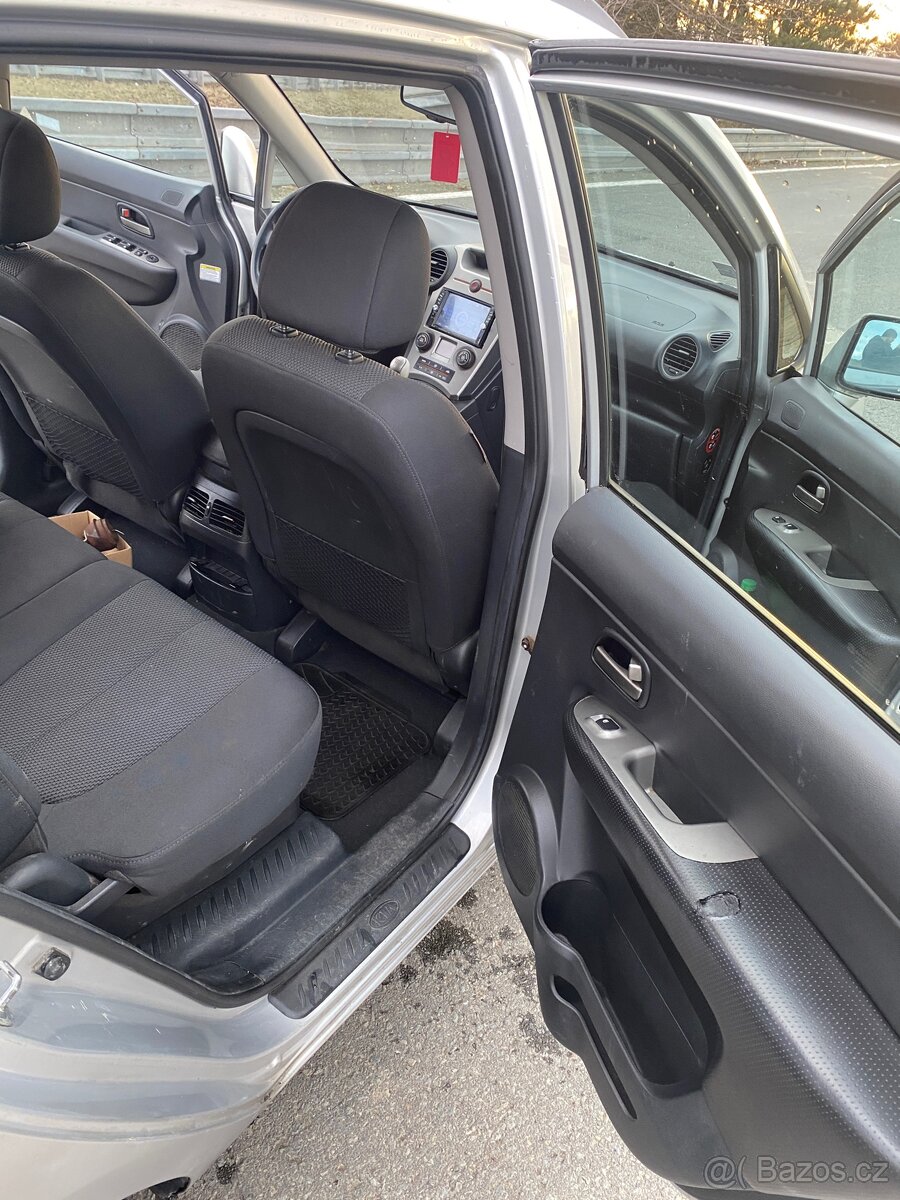 Kia Carens 2.0 CRDi 103 kW - 12