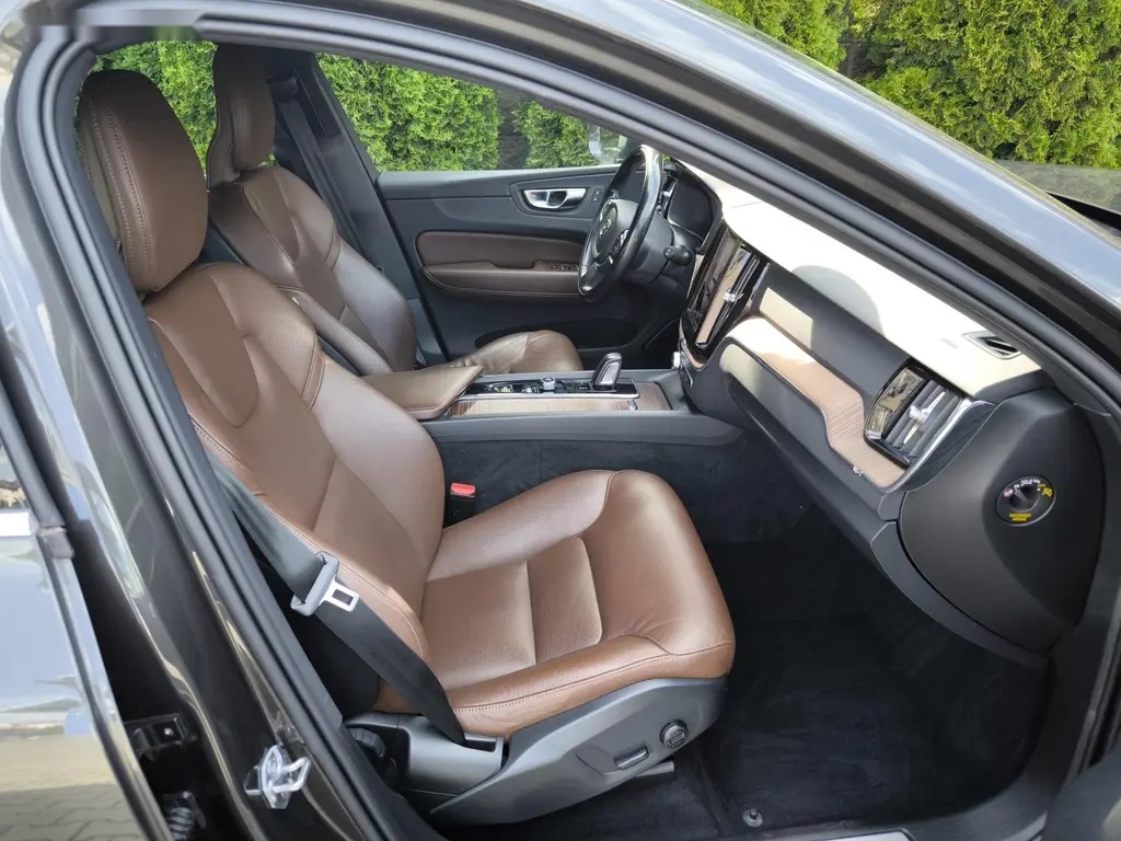 Volvo XC60, 2.0i B5 AWD Momentum Pro - 12