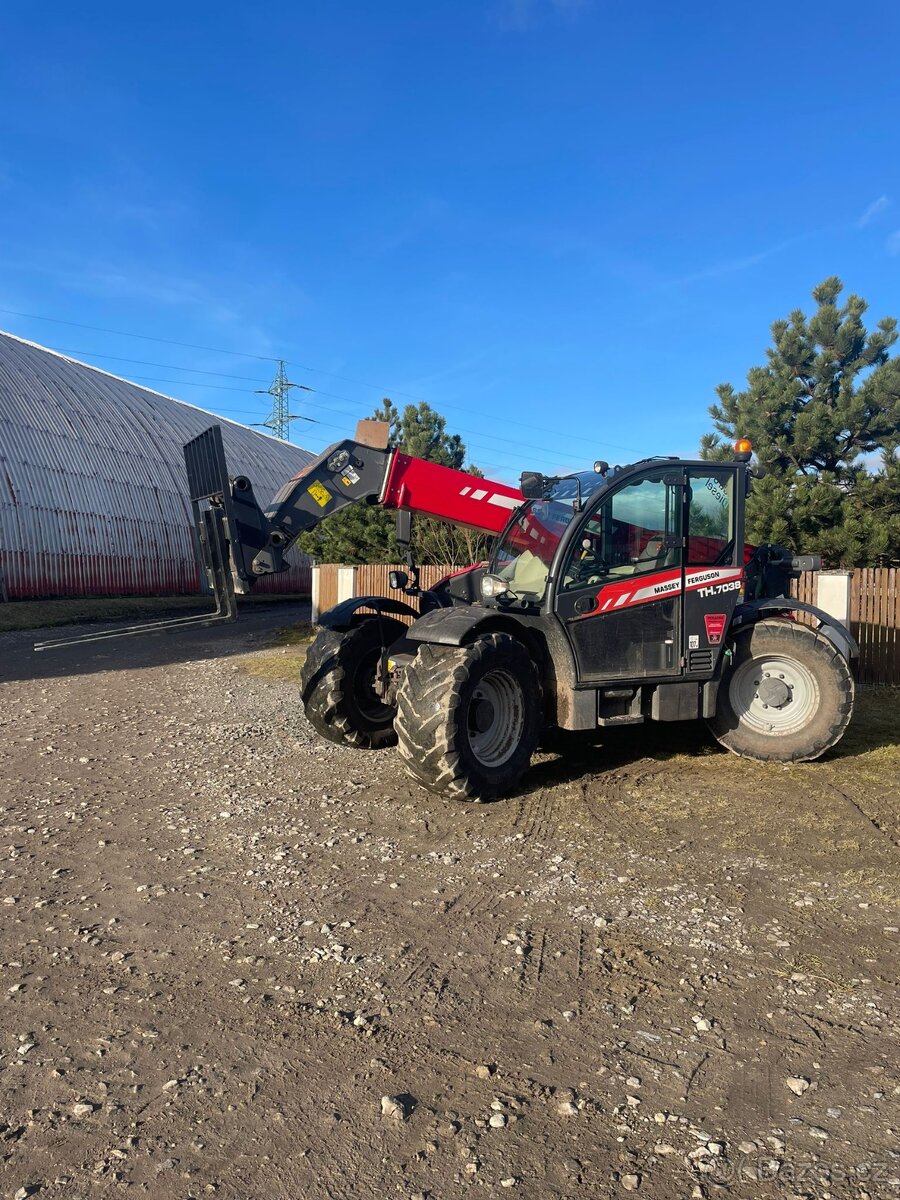 Teleskopický manipulátor Massey Ferguson TH 7038 - 12