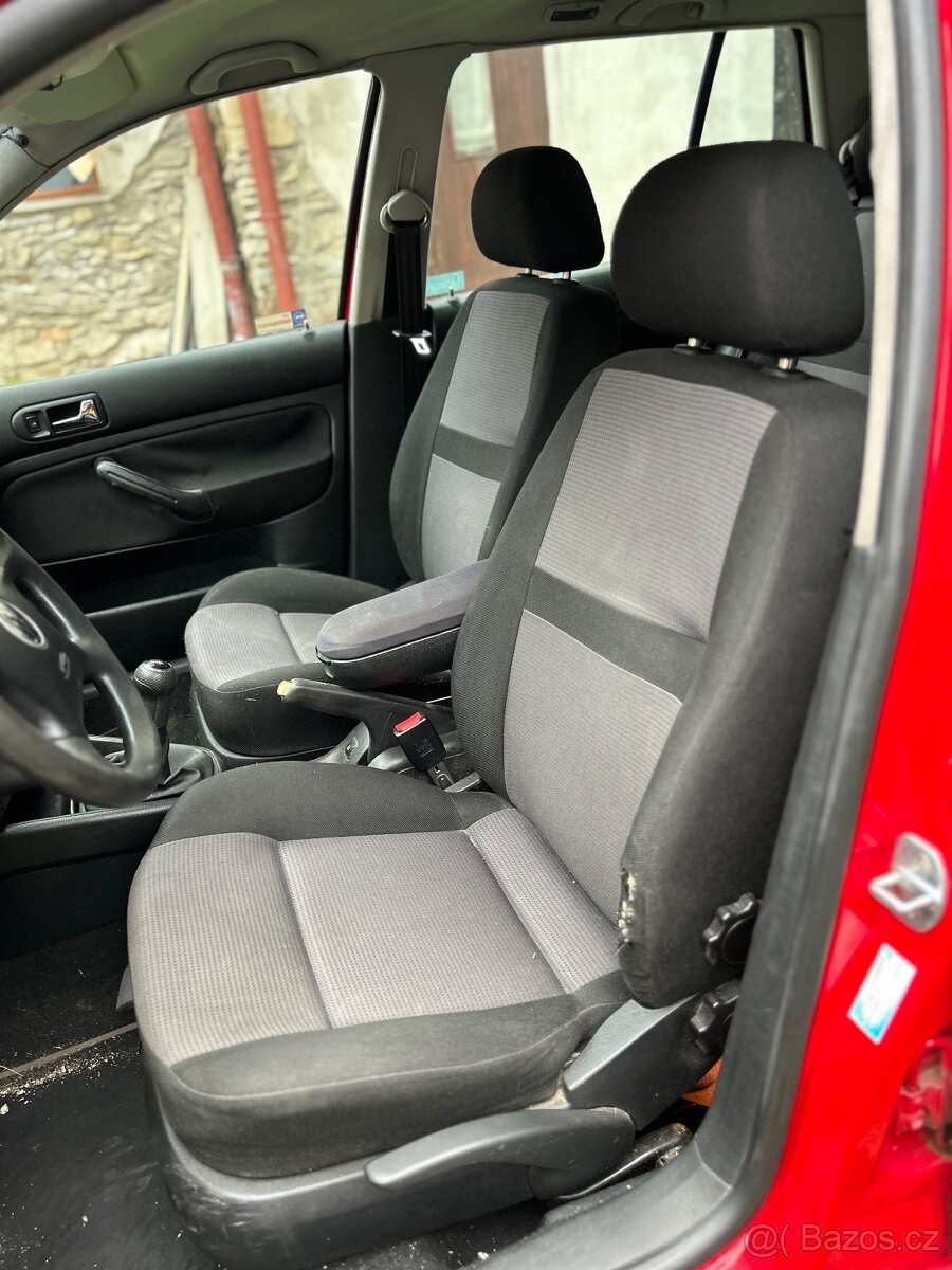 Volkswagen Golf IV 1.6 - 12
