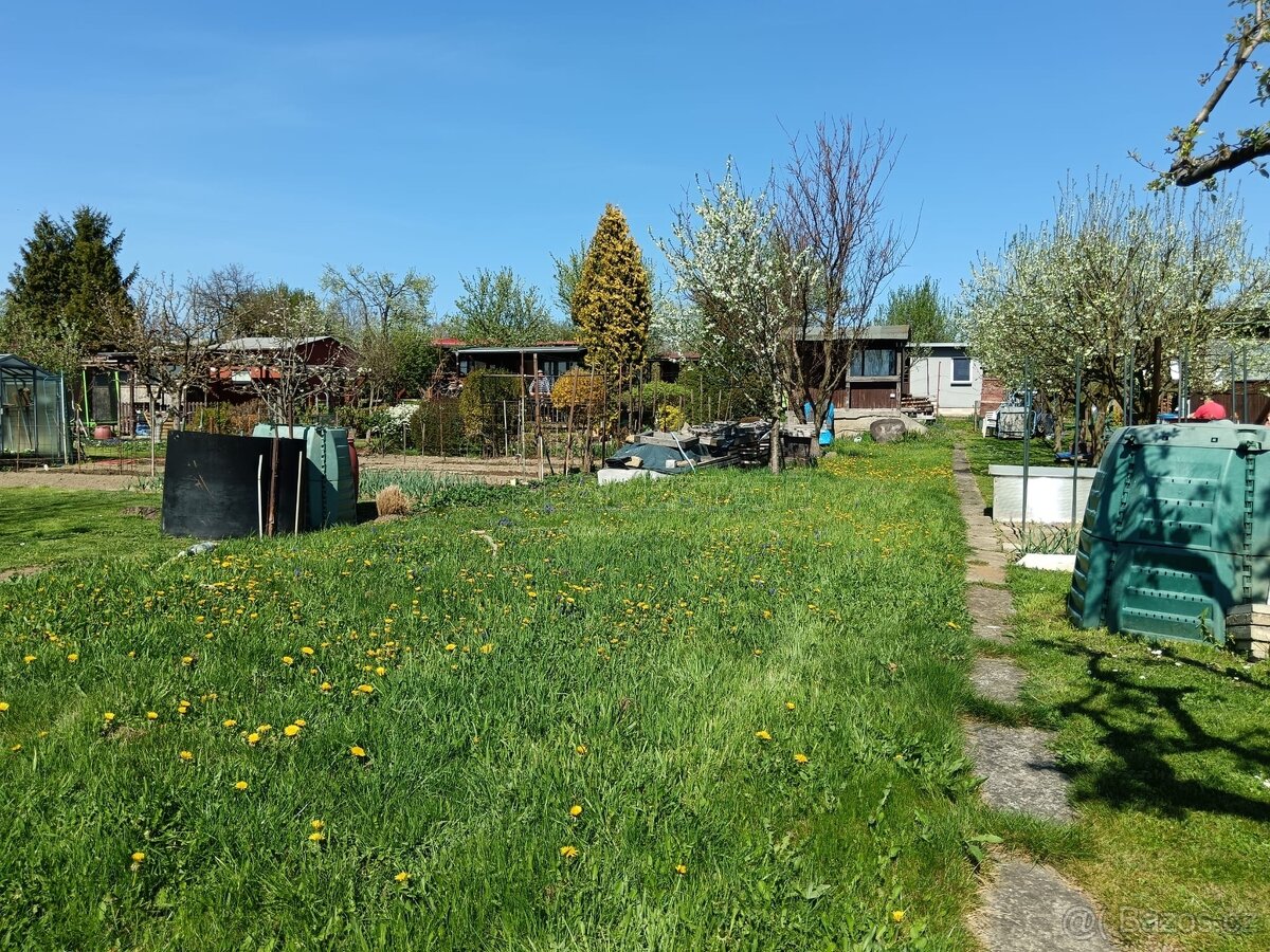 Zahrada s chatou, Otrokovice - 12