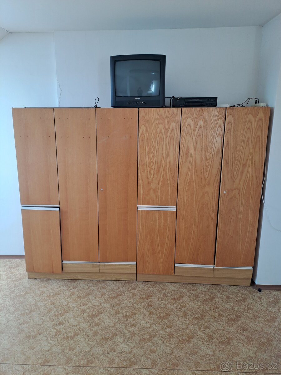 Prodej nábytku a šatnových skříní - 12