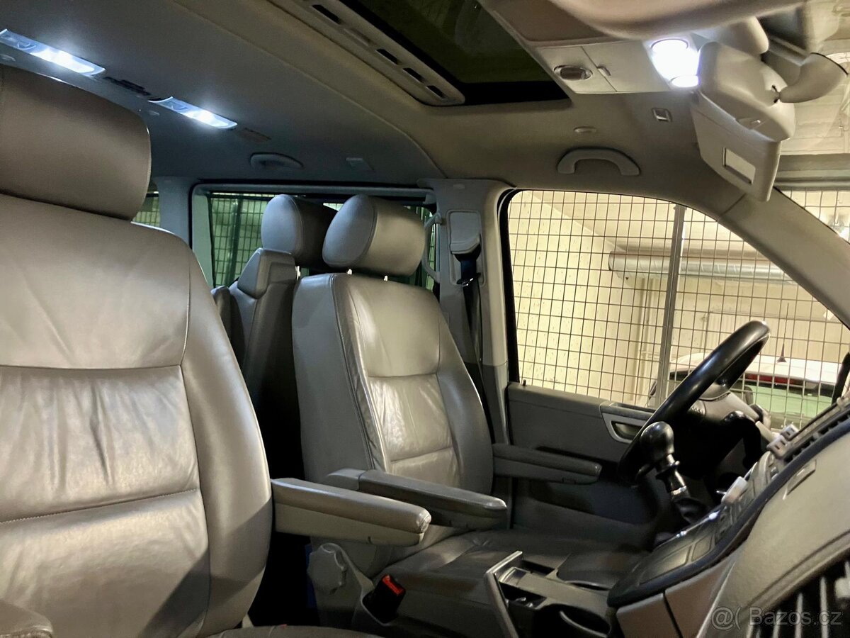 VW Multivan 3.2 V6 4x4 173kw - Highline - Manual - 12