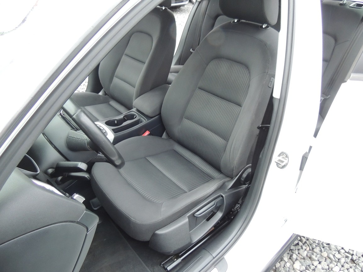 Audi A4 Combi 2.0TDi,110kw,DSG,S-Line,2015,ČR,-21%DPH - 12