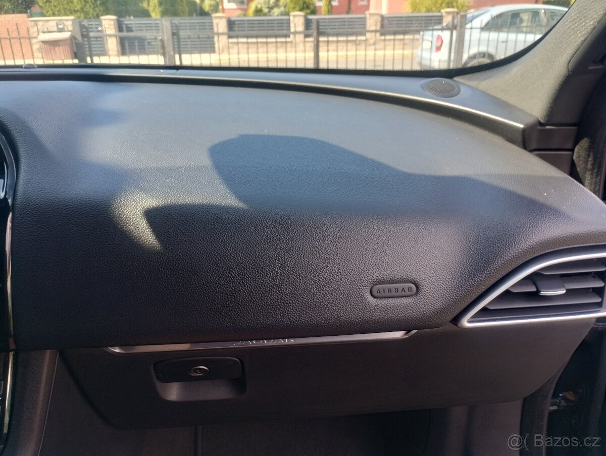 Jaguar F-Pace 300d- V6, 221kw 4x4 - 12