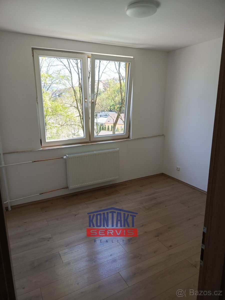 Pronájem zrekonstruovaného bytu 2+1 o velikosti 51 m² v Kapl - 12