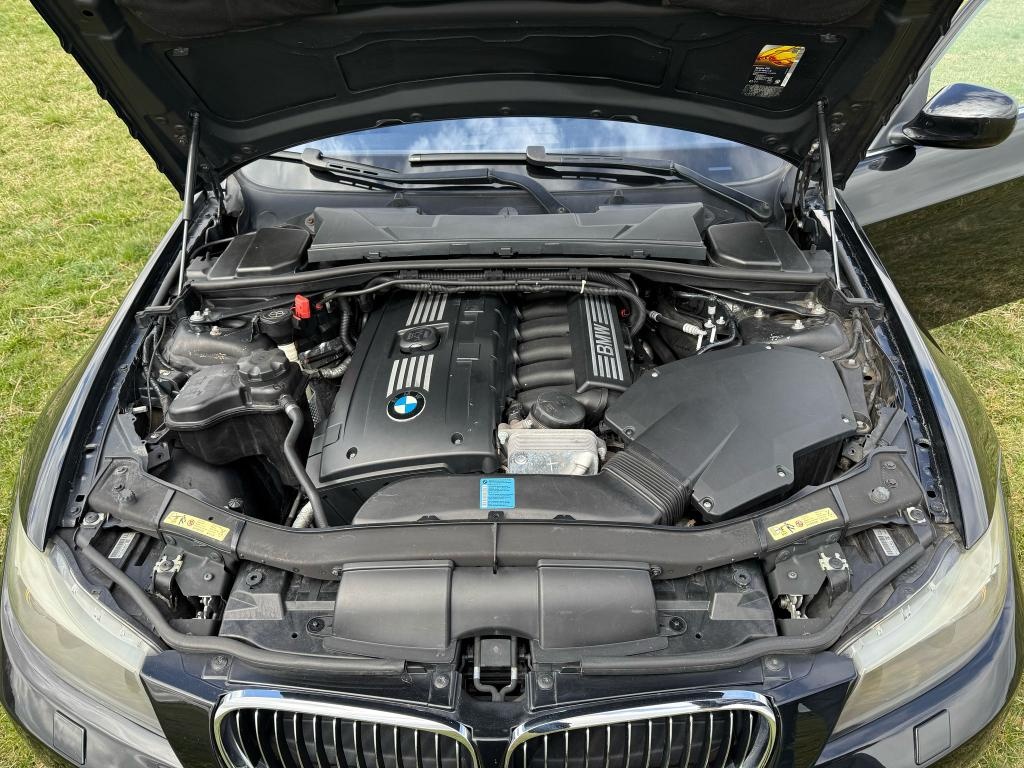 BMW Řada 3, 330i - XENONY - 12