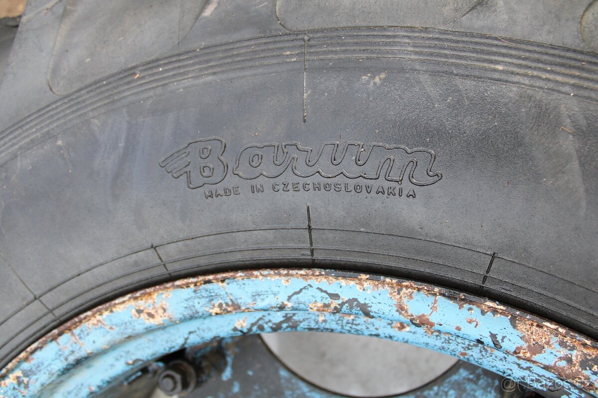 Zetor 6911 zadní kola 16,9-28 barum 50% vzorku - 12