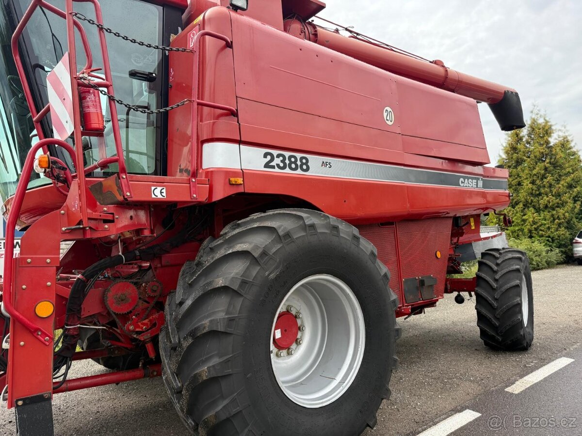 Sklízecí mlátička Case 2388 rok výroby 2003, Lokalita: 57- - 12