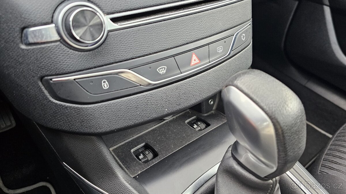 Peugeot 308, 2,0 HDi 110 kW PANORAMA - 12