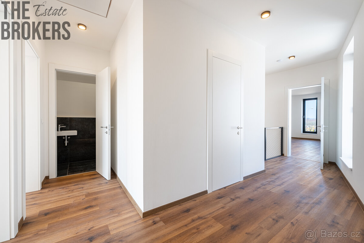 Prodej nízkoenergetického rodinného domu 141 m², pozemek 36 - 12