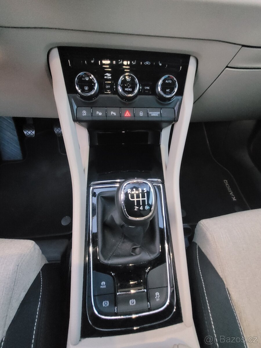 ŠKODA KAROQ STYLE+ VYHŘÍVANÉ SKLO - 12