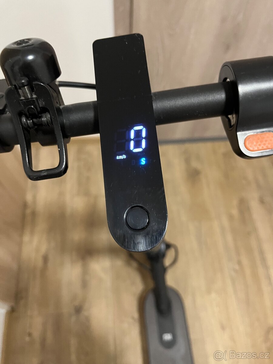 Elektrická koloběžka Xiaomi Essential - 12