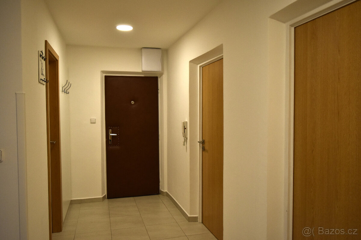 Náchod - pronáme bytu 3+1 s lodžií - 12