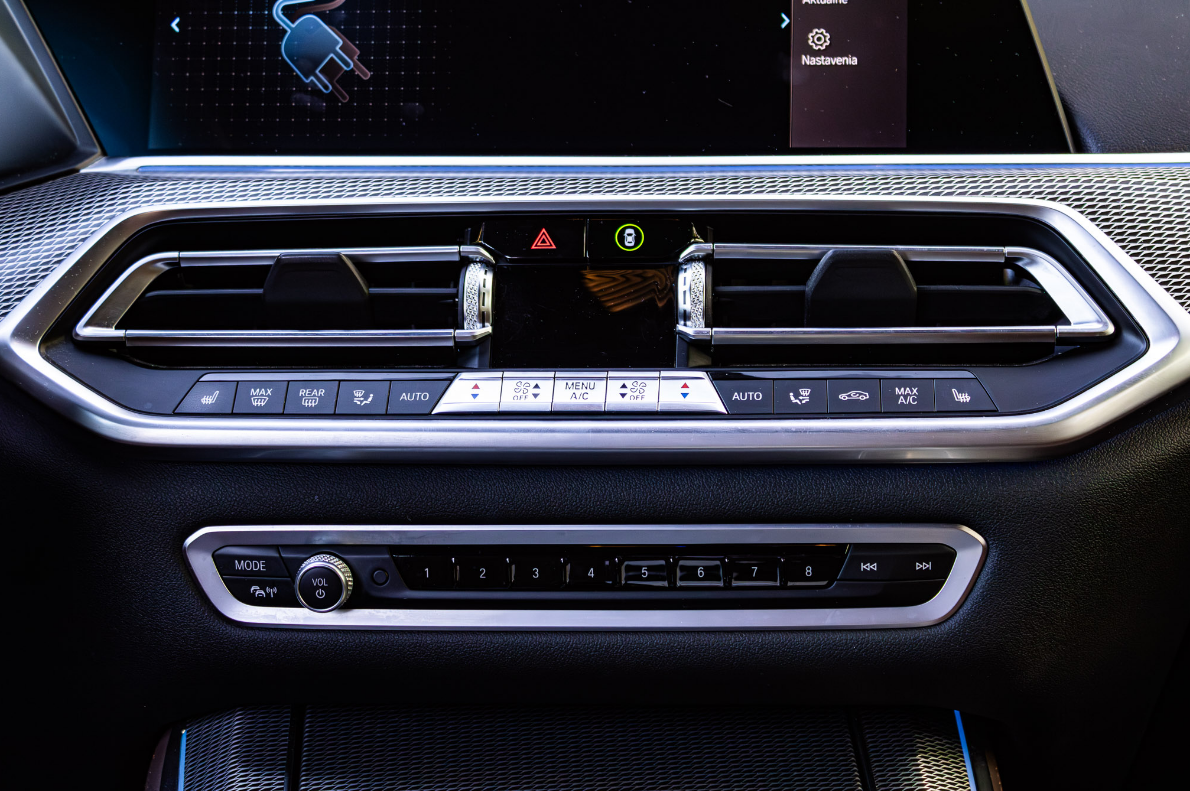 BMW X5 xDrive45e 290kW / TOP STAV / HarmanKardon / FULL LED - 12