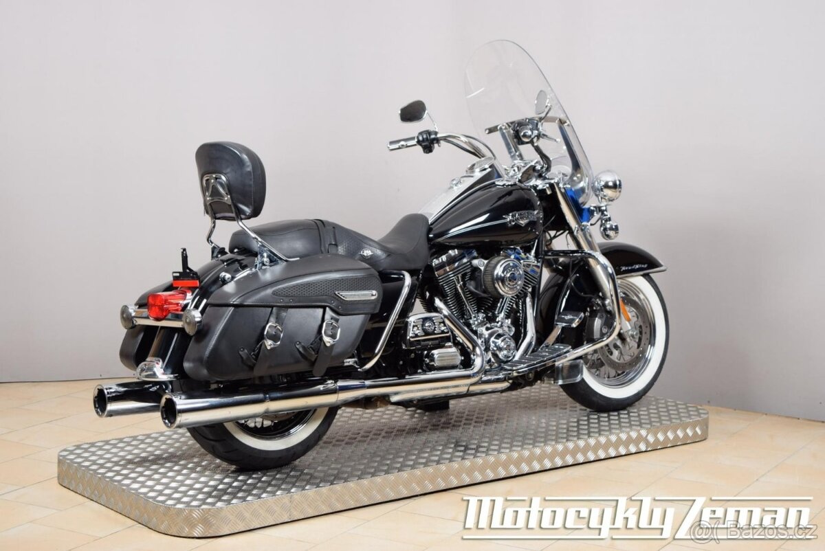 Harley-Davidson FLHRC Road King Classic 2013 - 12