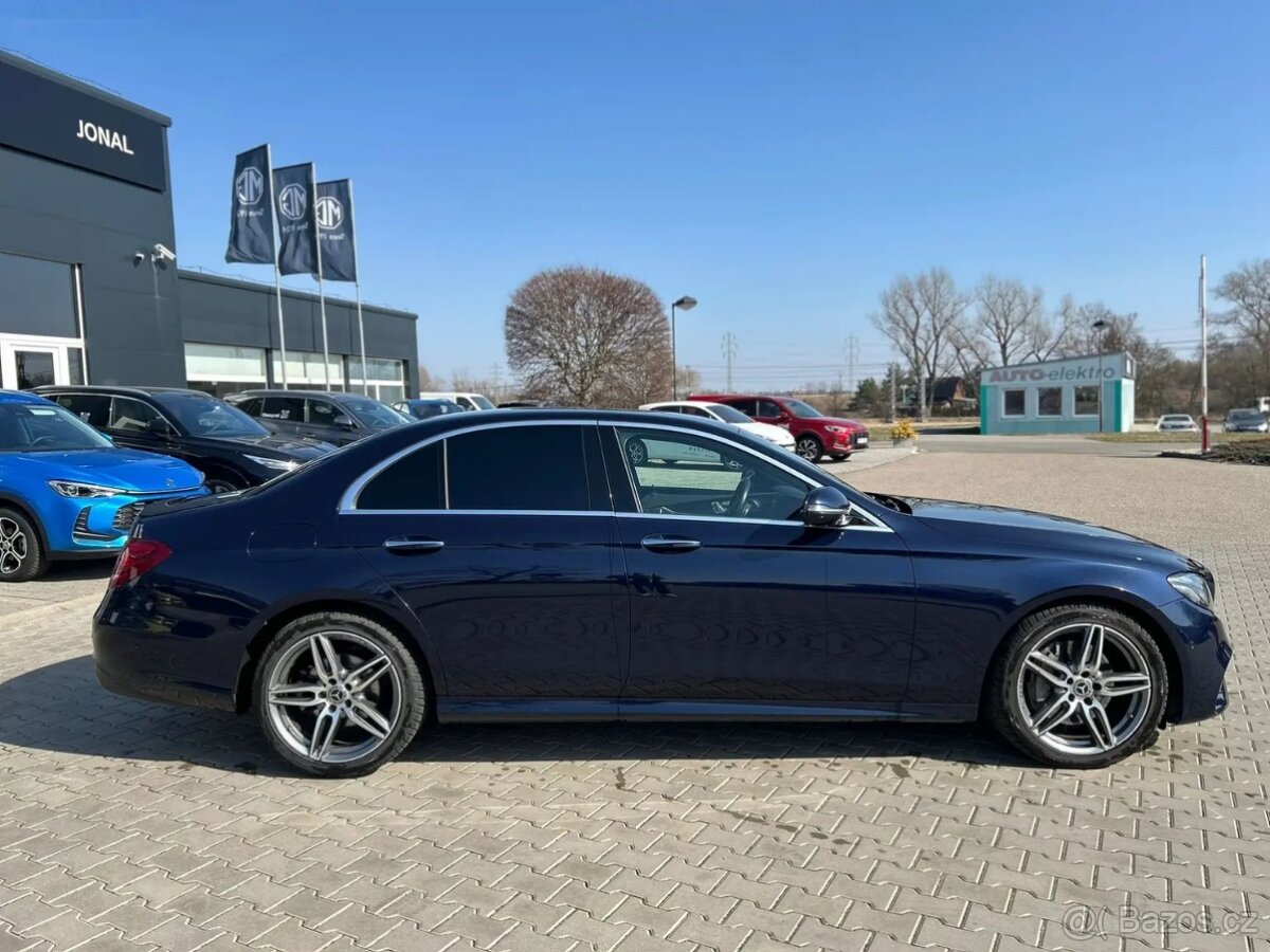 Mercedes-Benz Třídy E, 220d AMG 4MATIC, DPH - 12