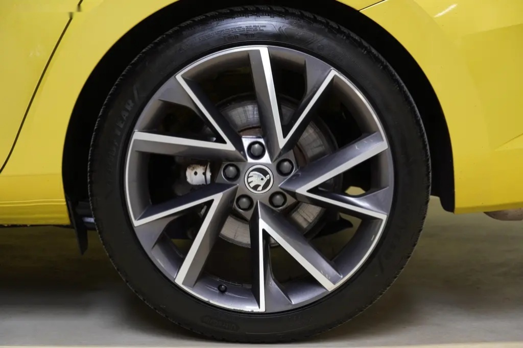 Škoda Superb, 2.0TDI 147KW,SPORTLINE,DSG,4X4 - 12