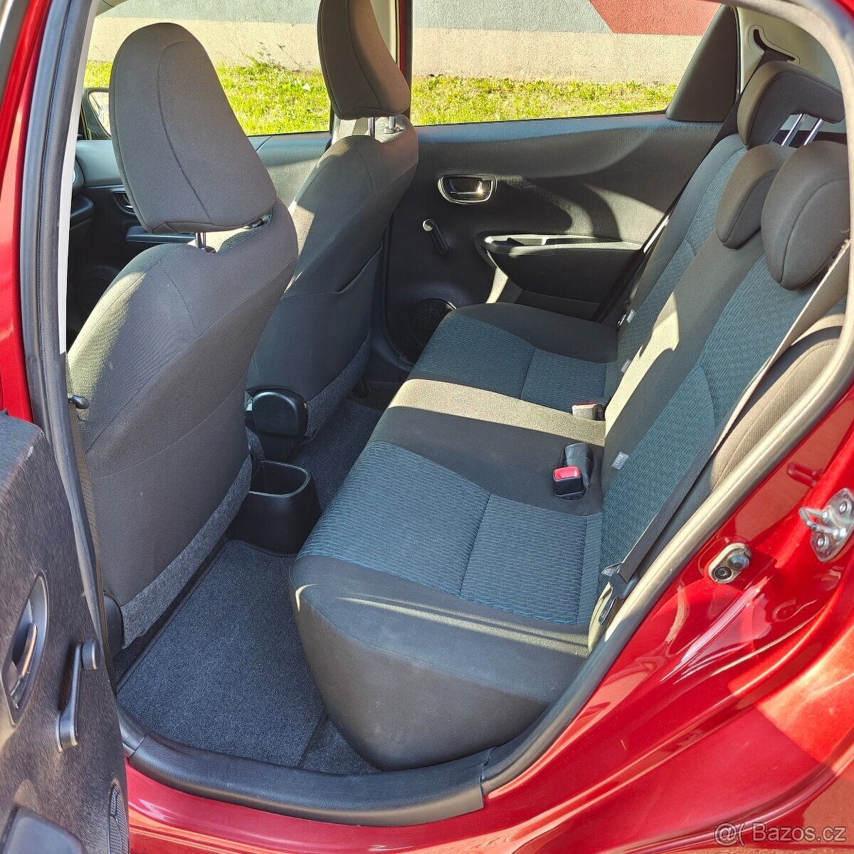 Toyota Yaris 1.33 VVT-i Luna 73kw Svycarsko DPH rezervace - 12