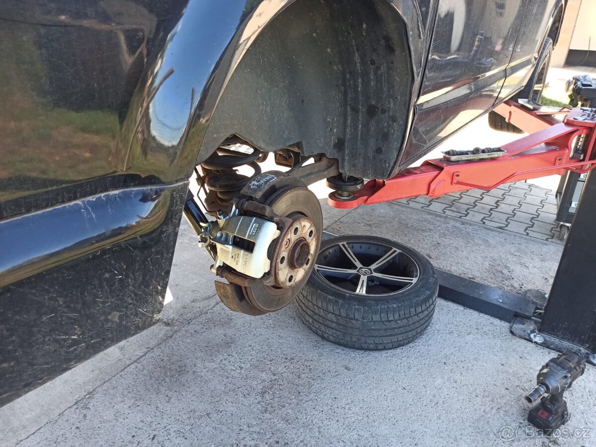 VW T5 MULTIVAN 1.9 TDI - 12