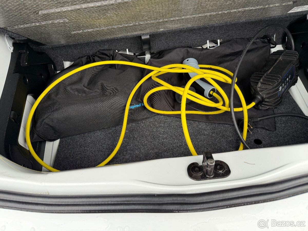 Volkswagen e-Up Highline 60kW/18,7kWh/45TKM/ - 12