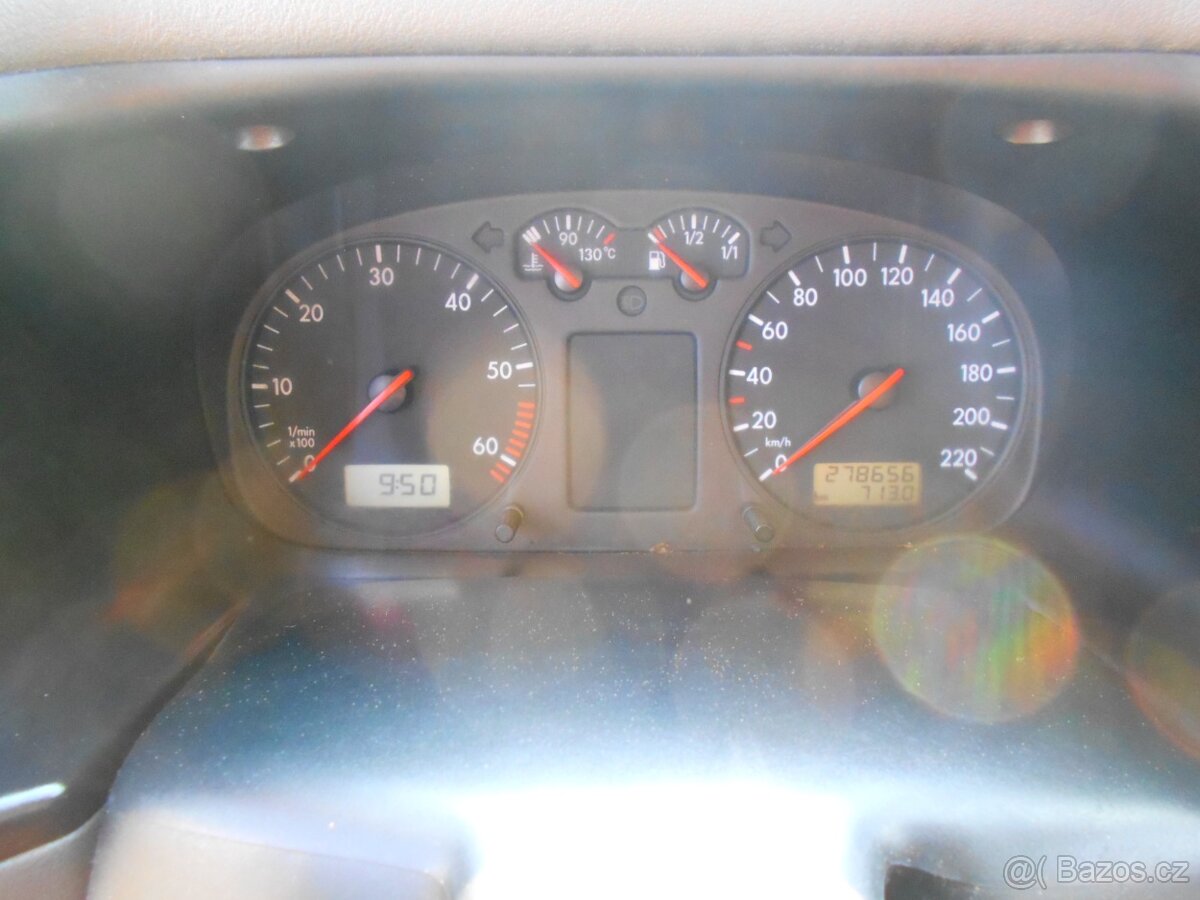 VOLKSWAGEN TRANSPORTER - 12