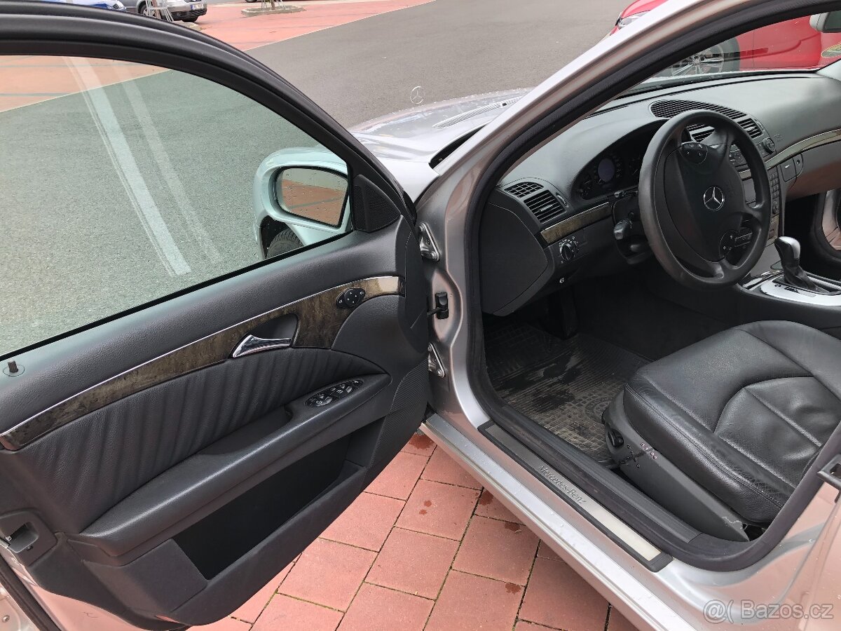 Mercedes Benz E 220 CDI - 12
