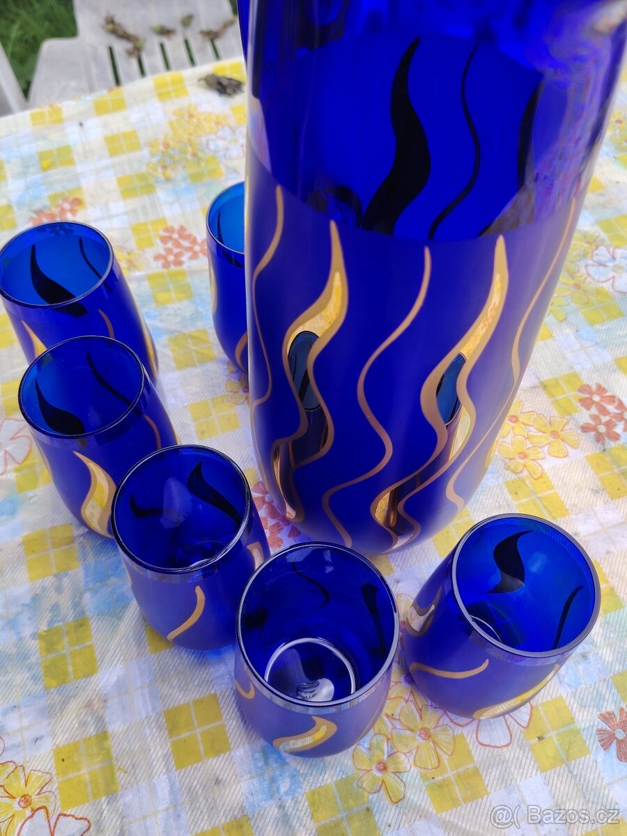Modrý skleněný džbán a 6 skleniček - 12