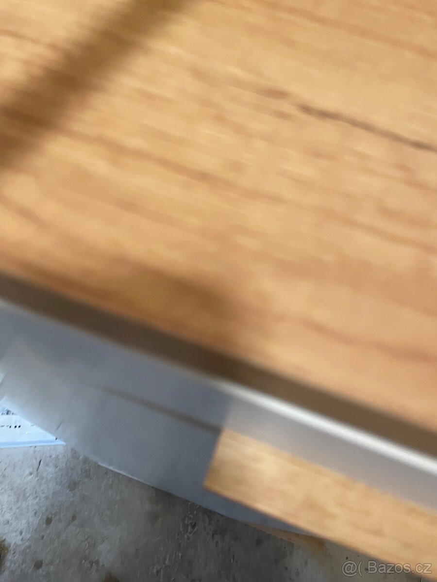 Koupelnové skříňky a zrcadlo - 12