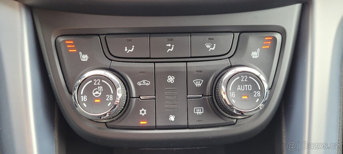 Opel Zafira 1,4i 103kW benzín - 12