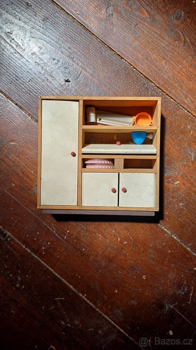 stare panenky a oblečky s doplnky - 12