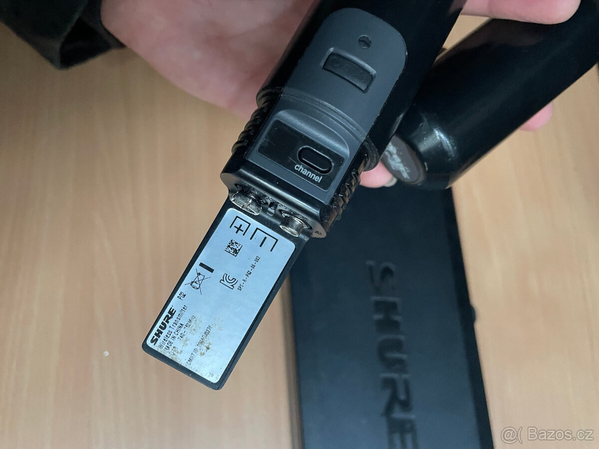 SHURE dvoukanálový přijímač + ruční mikrofon, kapesní vysíl - 12